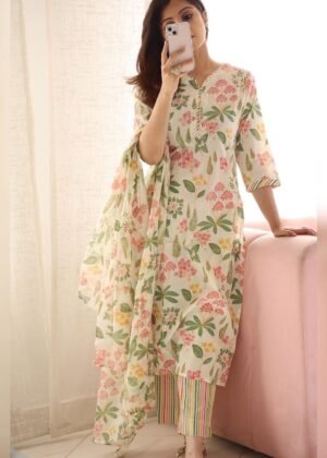 Women's Rayon Blend Straight Printed Kurta with Pant & Dupatta